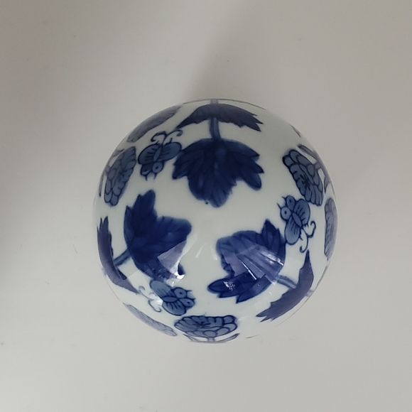 Vintage Porcelain Blue and White Floral Egg - Picture 3 of 3